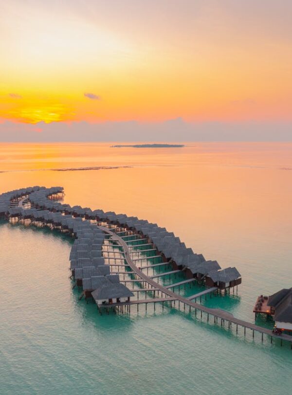 travelus_luxury resort sunset